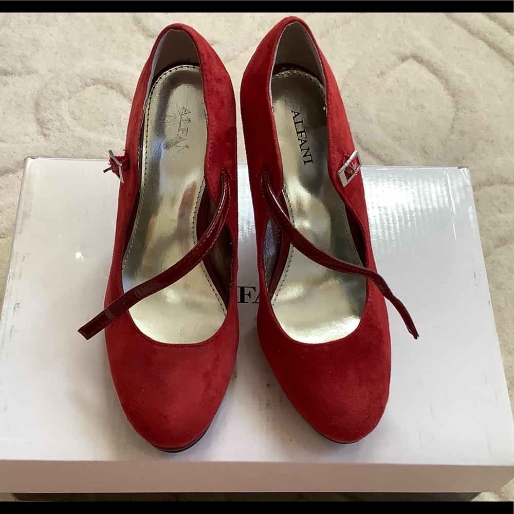 A pair of Alfani shoes